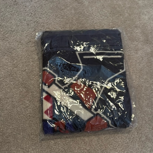 NWT tucson roadrunners fleece blanket - Picture 2 of 2